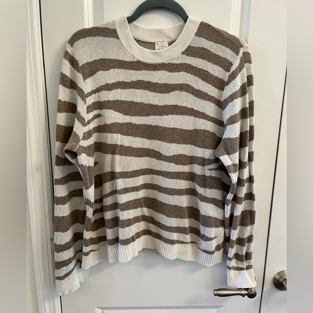 A New Day Zebra Taupe / Cream Sweater from Target Women’s size Large